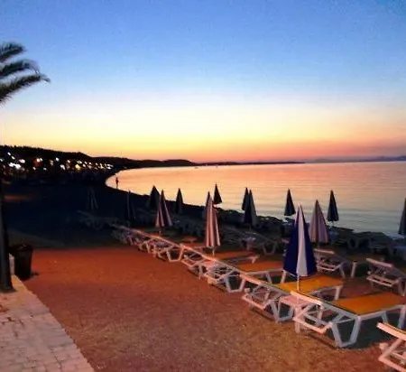 Beach Close Вилла Полихроно