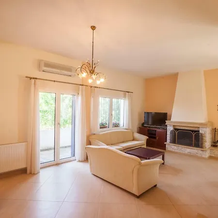 Вилла Beach Close Полихроно