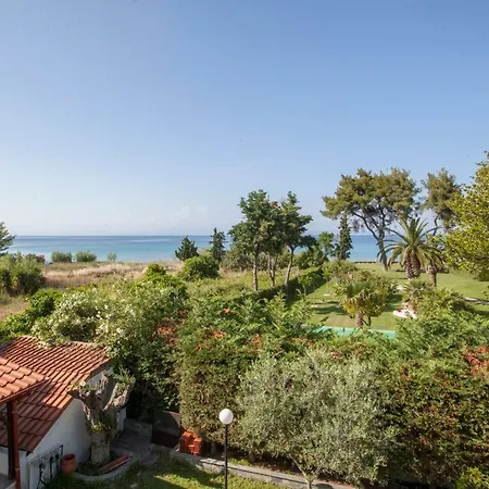 Вилла Beach Close Полихроно